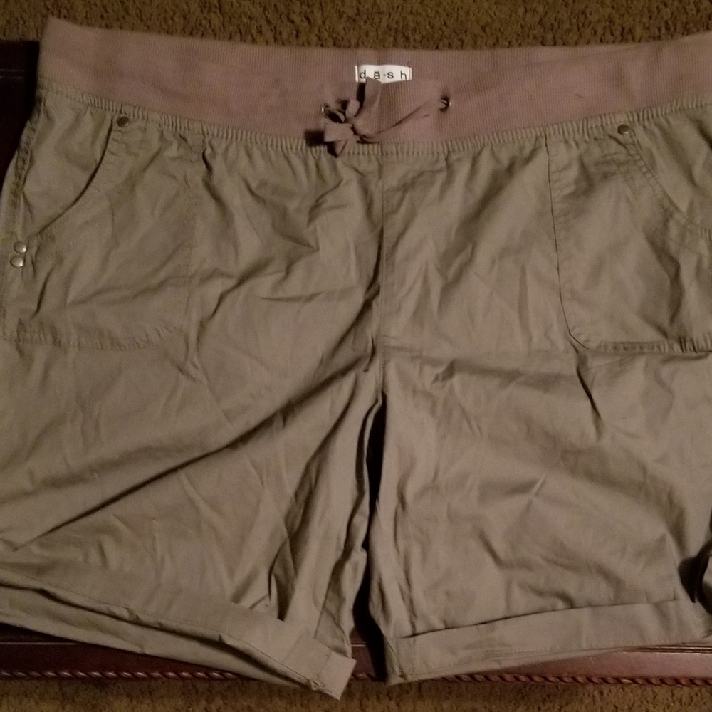 DASH Womens Short 3X, Khaki Like New